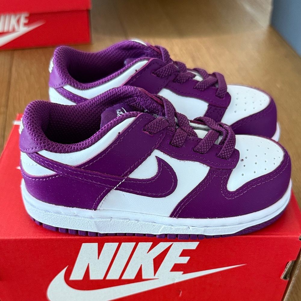 Nike Kids Sneakers in Purple and White